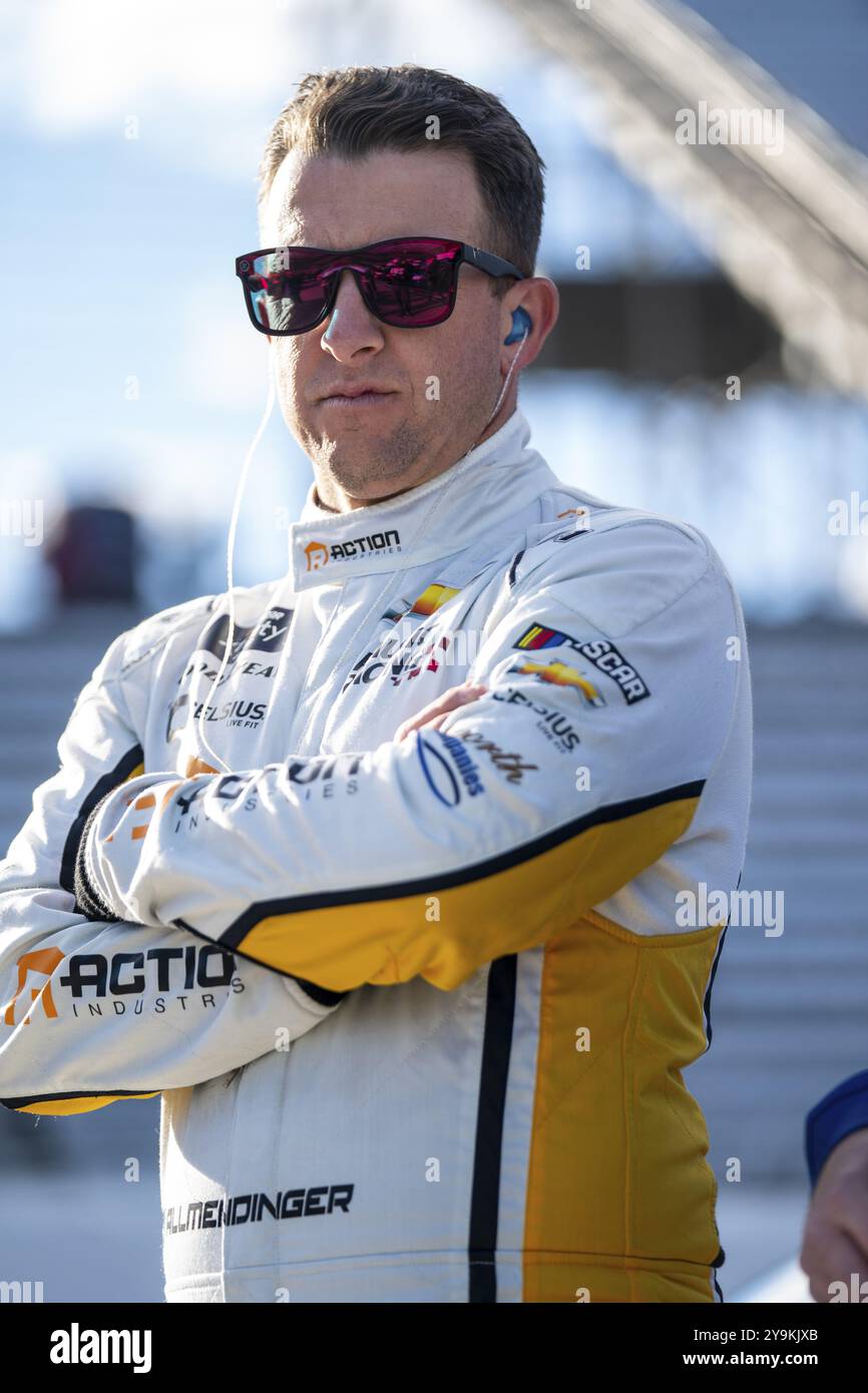 AJ Allmendinger sale in pista per allenarsi per il DUDE Wipes 250 a Martinsville, Virginia, USA, Nord America Foto Stock