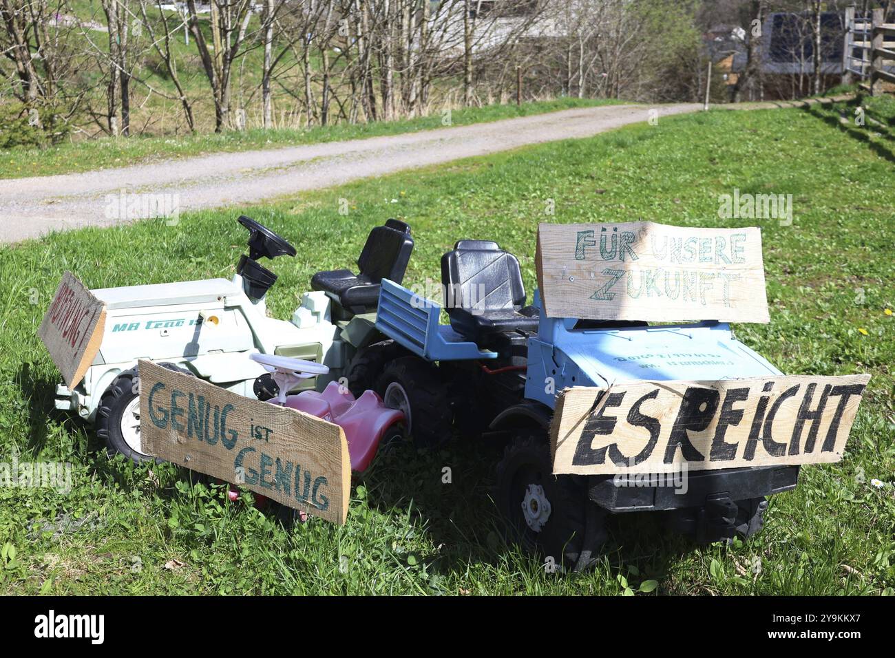 La protesta degli agricoltori contro la politica federale di annullamento delle sovvenzioni in agricoltura continua. Come qui a Hinterzarten (Breisgau-Hochschwarzwald di Foto Stock