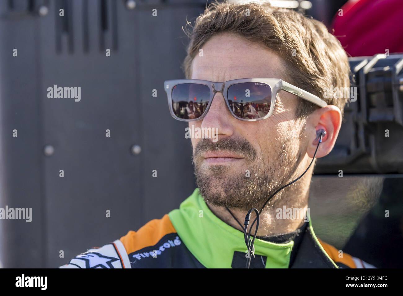 Il pilota DELLA SERIE NTT INDYCAR, ROMAIN GROSJEAN (77) di Ginevra, Svizzera, scatta fotografie e posa con i tifosi mentre si prepara alla gara inaugurale Foto Stock