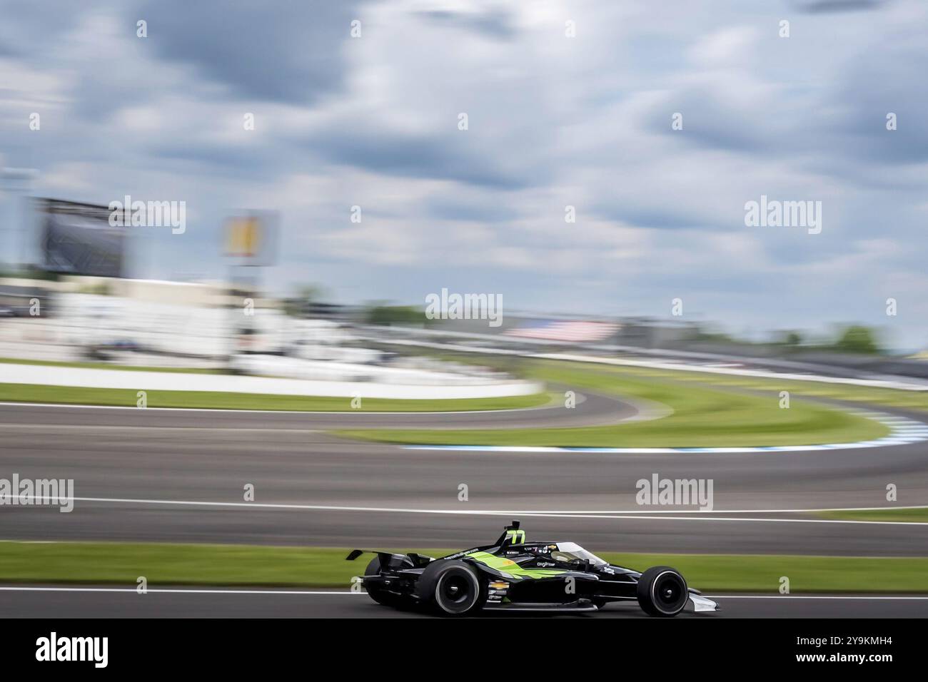 ROMAIN GROSJEAN (77) di Ginevra, Svizzera, pratica per la 108a corsa della 500 miglia di Indianapolis all'Indianapolis Motor Speedway di Speedway, IN Foto Stock