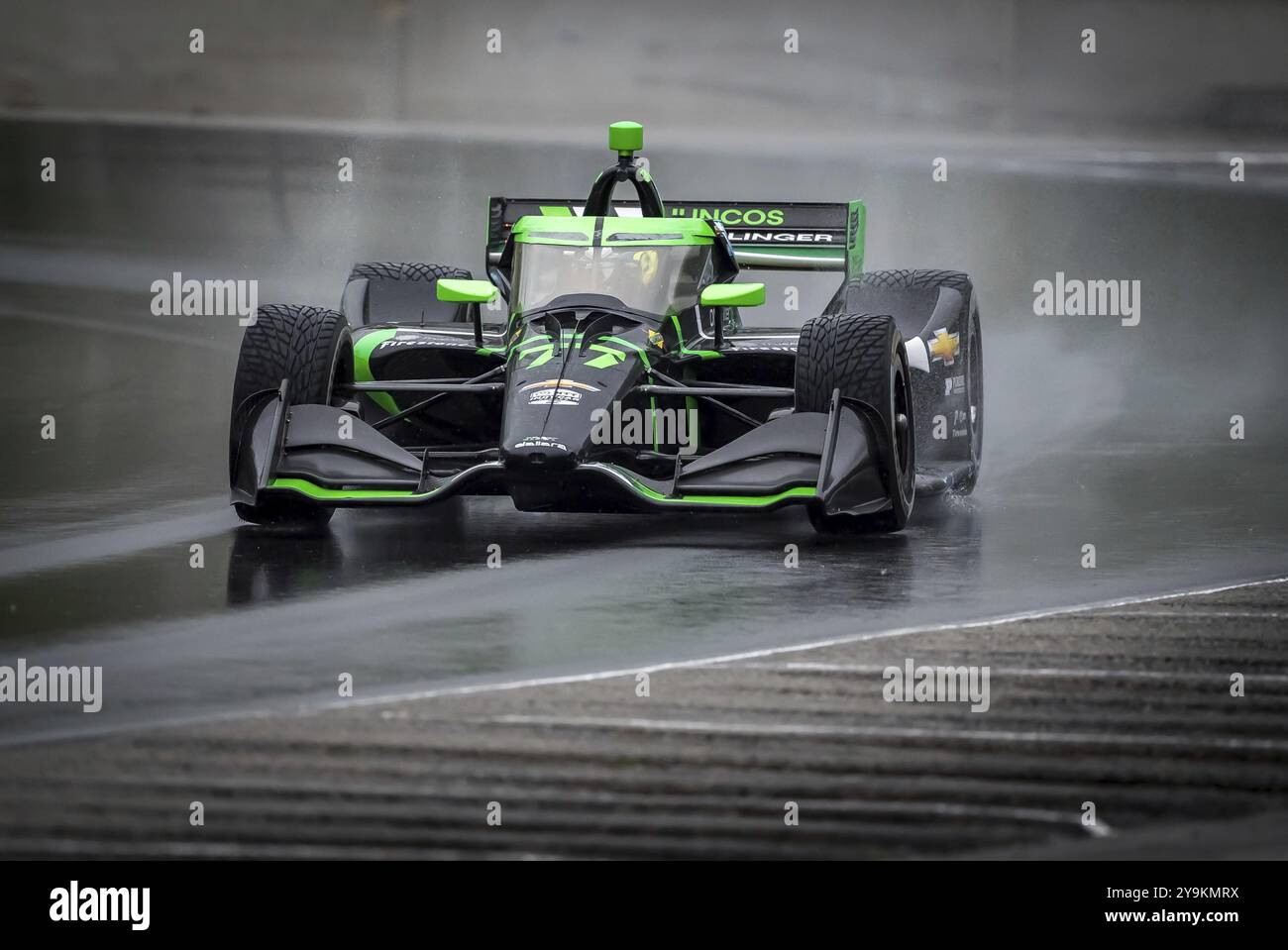 ROMAIN GROSJEAN (77) di Ginevra, Svizzera, passa attraverso la curva 12 (Canada Corner) durante una sessione di prove sul bagnato per il Gran Premio di XPEL a Road Americ Foto Stock
