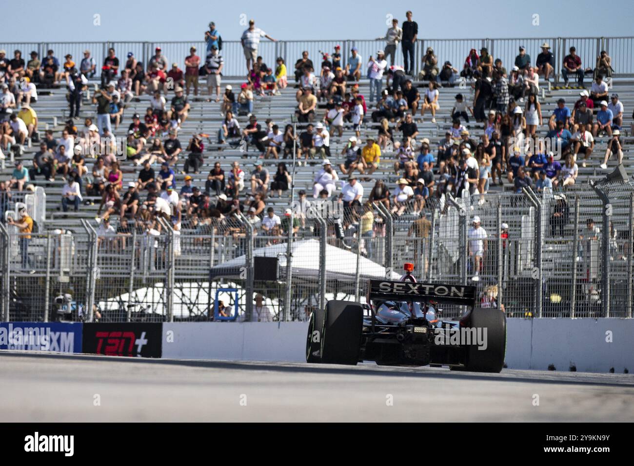 SANTINO FERRUCCI (14) di Woodbury, Connecticut, guida in pista durante una sessione di prove per l'Ontario Honda Dealers Indy Toronto nelle strade di Foto Stock