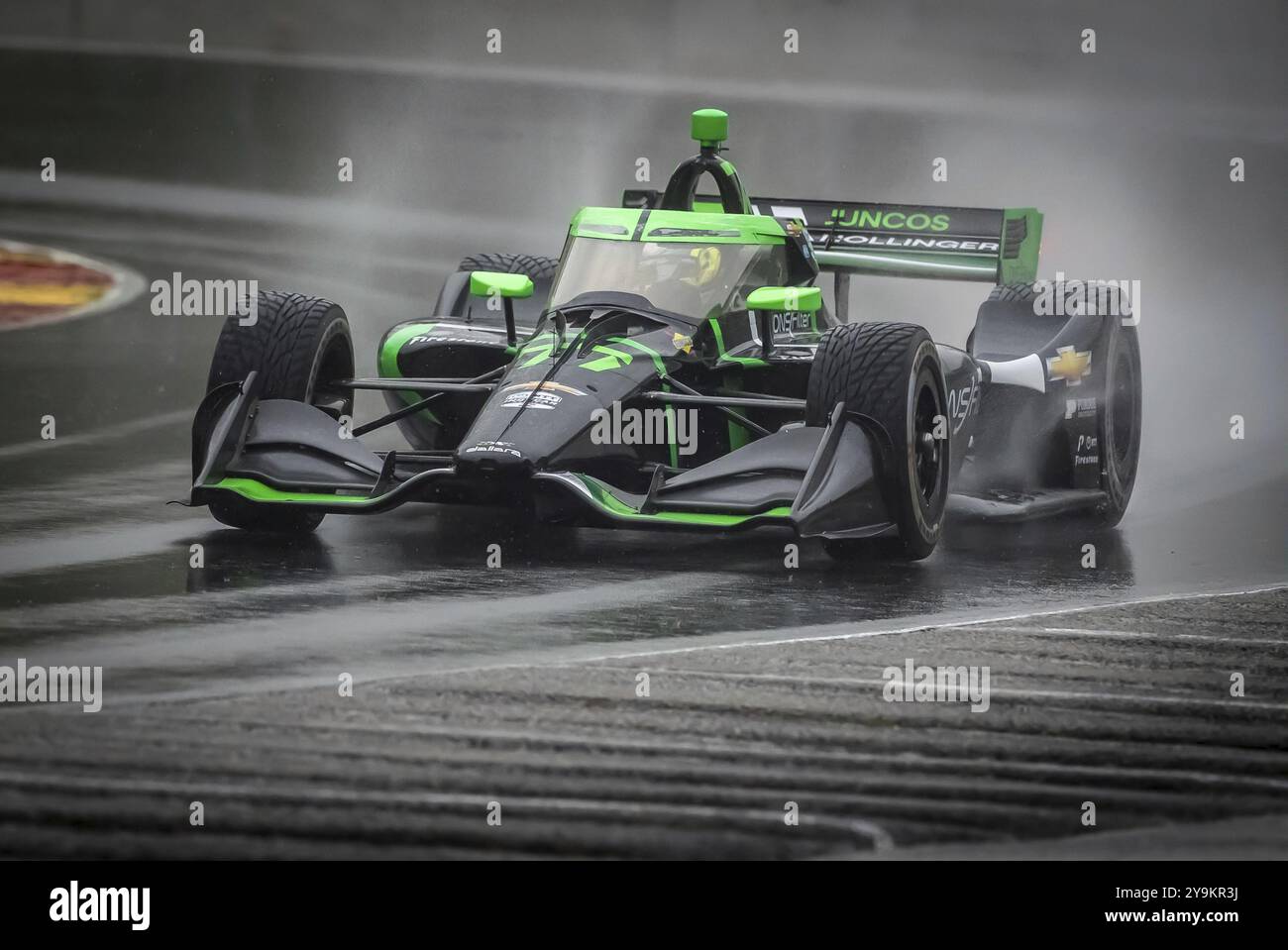 ROMAIN GROSJEAN (77) di Ginevra, Svizzera, passa attraverso la curva 12 (Canada Corner) durante una sessione di prove sul bagnato per il Gran Premio di XPEL a Road Americ Foto Stock