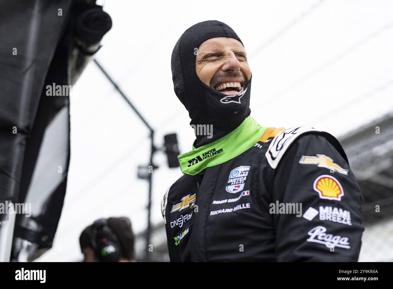 ROMAIN GROSJEAN (77) di Ginevra, Svizzera, si veste durante l'Indy 500 Open test all'Indianapolis Motor Speedway di Speedway in Foto Stock