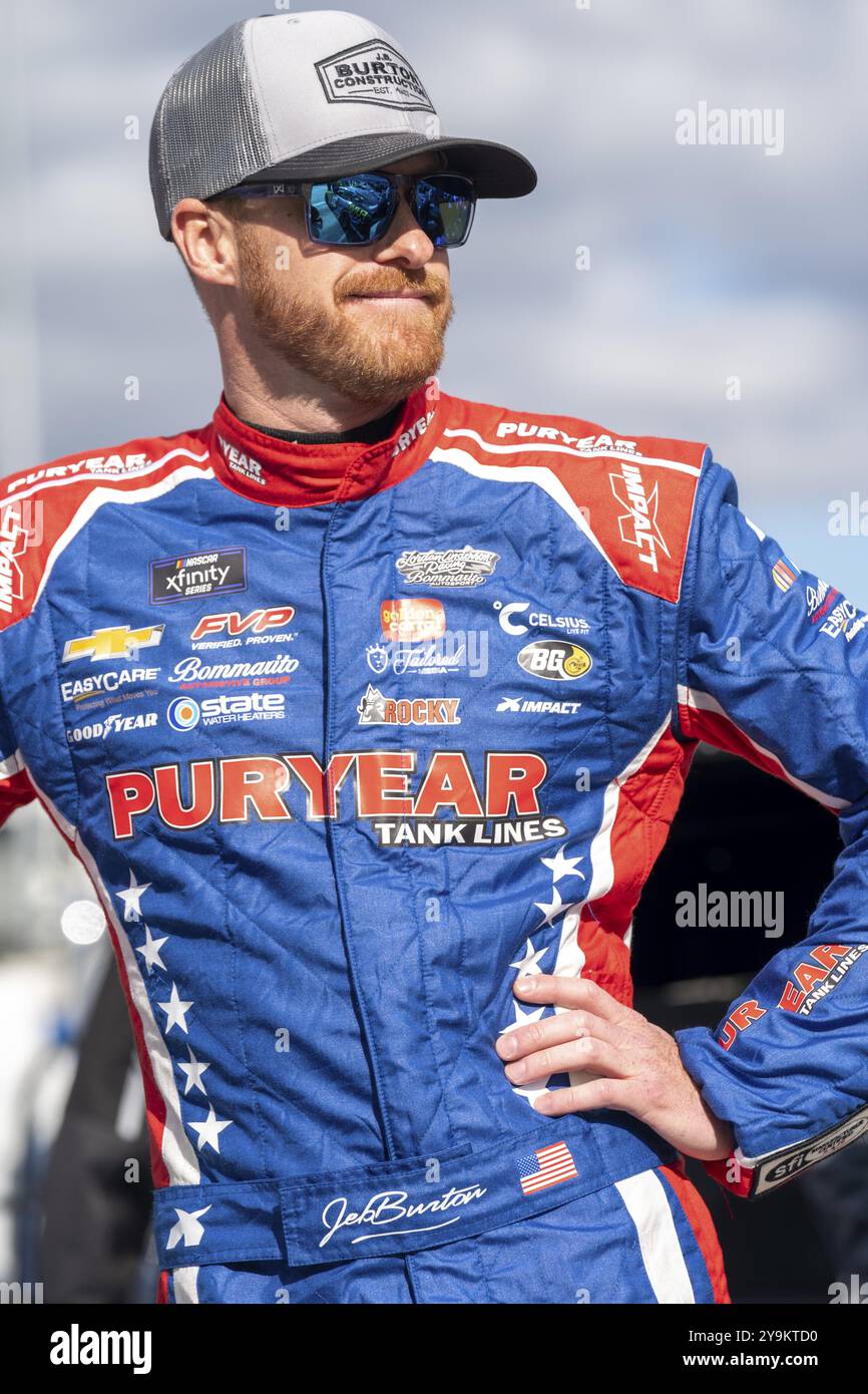 Jeb Burton si mette in pista per allenarsi con il DUDE Wipes 250 a Martinsville, Virginia, USA, Nord America Foto Stock