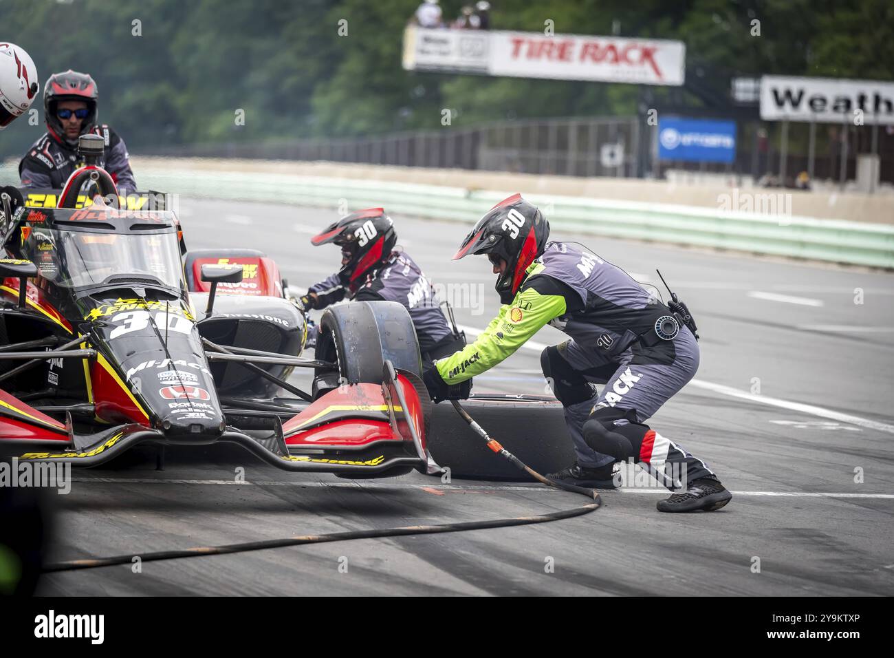 PIETRO FITTIPALDI (30) di Miami, Florida, scende lungo la pit Road per il servizio durante l'XPEL Grand Prix a Road America a Elkhart Lake, WISCONSIN Foto Stock