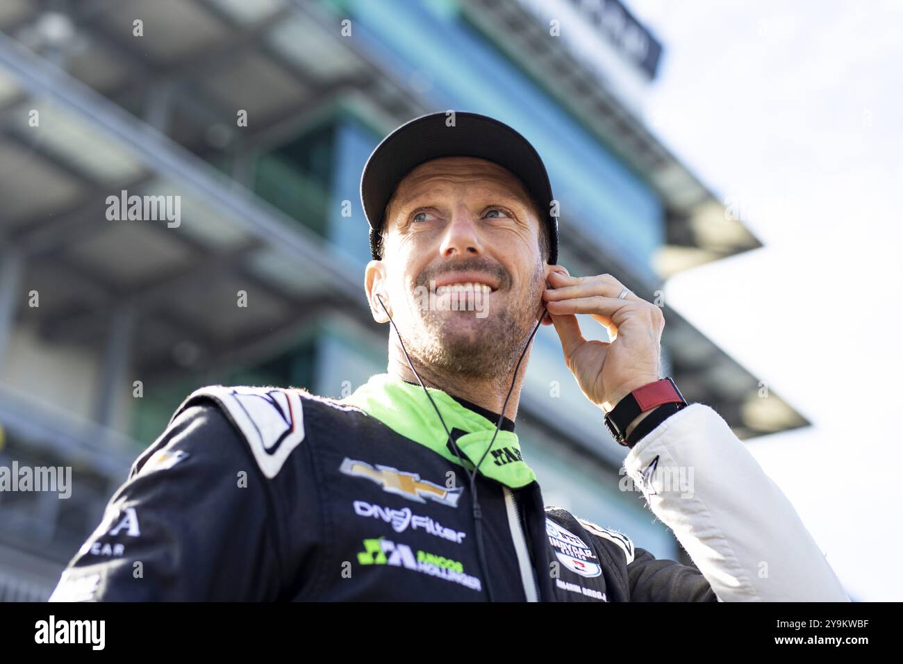 ROMAIN GROSJEAN (77) di Ginevra, Svizzera, si adatta ai box Road prima di una sessione di prove per il Gran Premio di Sonsio alla Indianapolis Motor Speed Foto Stock