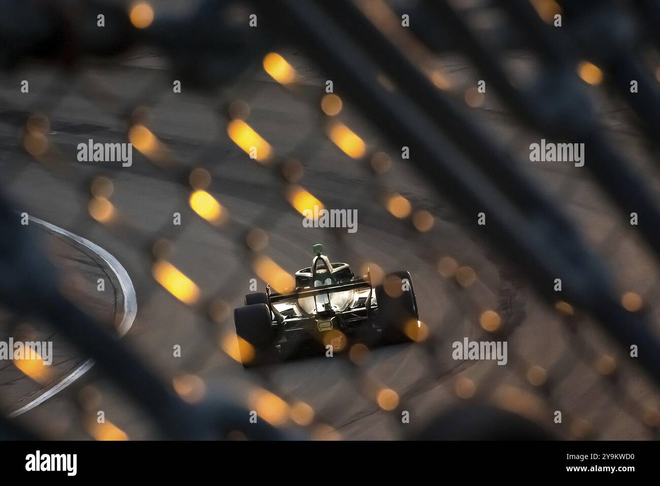 Il pilota DELLA SERIE NTT INDYCAR, LINUS LUNDQVIST (R) (8) di Stoccolma, Svezia, corre attraverso le curve durante l'Hy-Vee Homefront 250 all'Iowa Speedway di ne Foto Stock