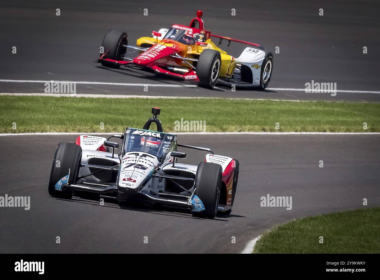 TAKUMA SATO (75) di Tokyo, in Giappone, pratica per la 108a corsa della 500 miglia di Indianapolis all'Indianapolis Motor Speedway di Speedway, IN Foto Stock