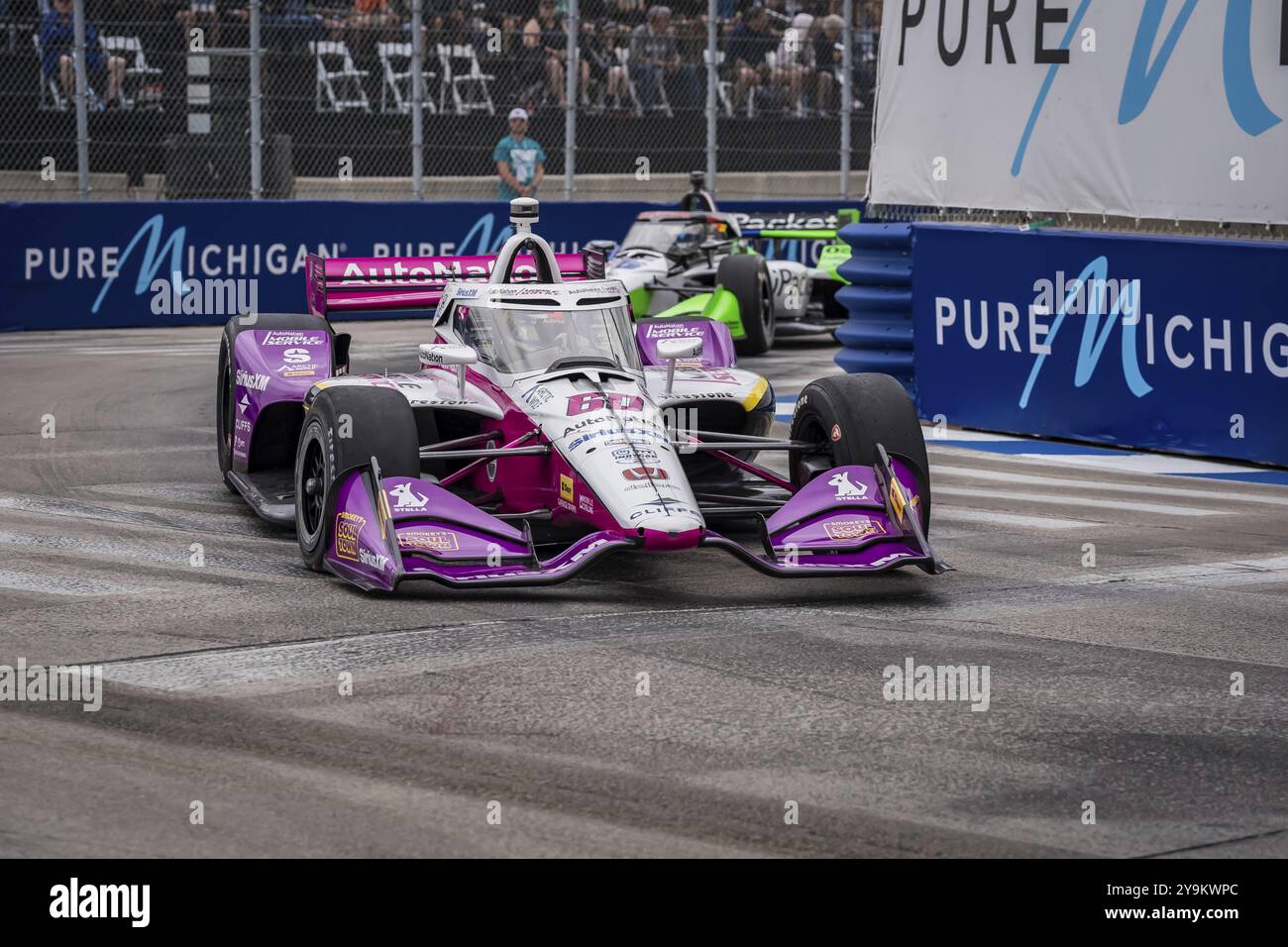 Il pilota DELLA SERIE NTT INDYCAR, Felix Rosenqvist (60) di Varnamo, Svezia corre attraverso le curve durante il Gran Premio di Detroit sulle strade di Detroit in Foto Stock