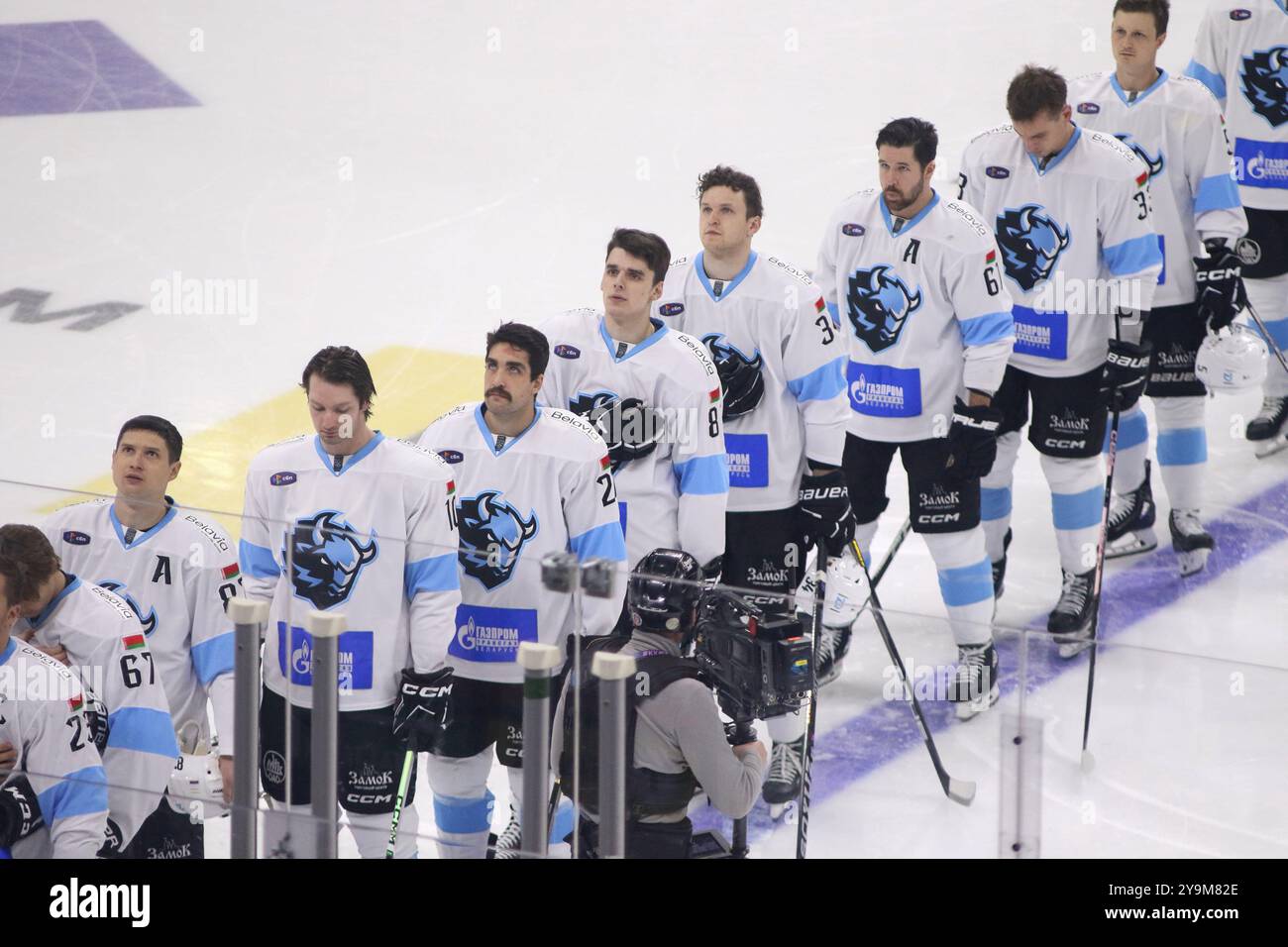 San Pietroburgo, Russia. 10 ottobre 2024. Players Dinamo Hockey Club visto in azione durante la partita di hockey, Kontinental Hockey League 2024/2025 tra SKA San Pietroburgo e Dinamo Minsk al Palazzo degli Sport su ghiaccio. (Punteggio finale; SKA San Pietroburgo 2:4 Dinamo Minsk) (foto di Maksim Konstantinov/SOPA Images/Sipa USA) credito: SIPA USA/Alamy Live News Foto Stock