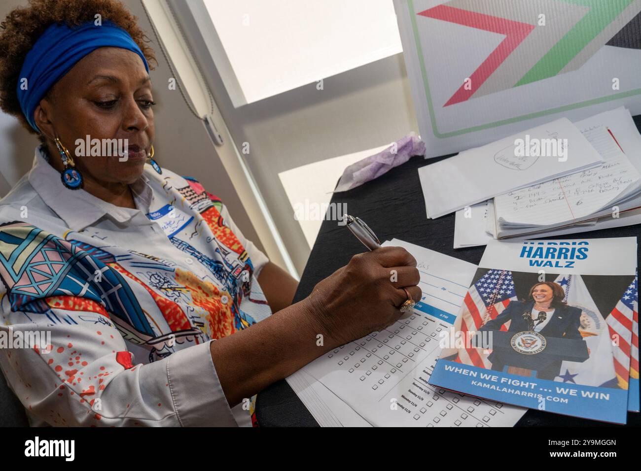 Atlanta, Georgia - 10 ottobre 2024: All'interno dell'ufficio Decatur (Atlanta) GA di "Calling for Kamala" della campagna Harris-Walz 2024. Foto Stock