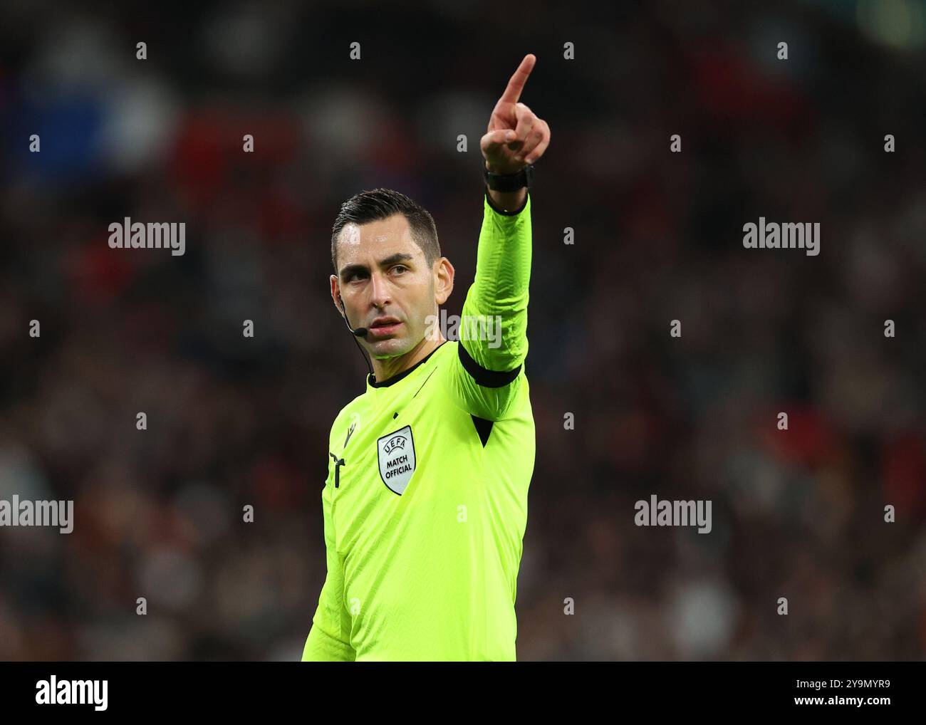 Londra, Regno Unito. 10 ottobre 2024. L'arbitro Andrea Colombo durante la partita della UEFA Nations League allo stadio di Wembley, Londra. Il credito per immagini dovrebbe essere: Paul Terry/Sportimage Credit: Sportimage Ltd/Alamy Live News Foto Stock