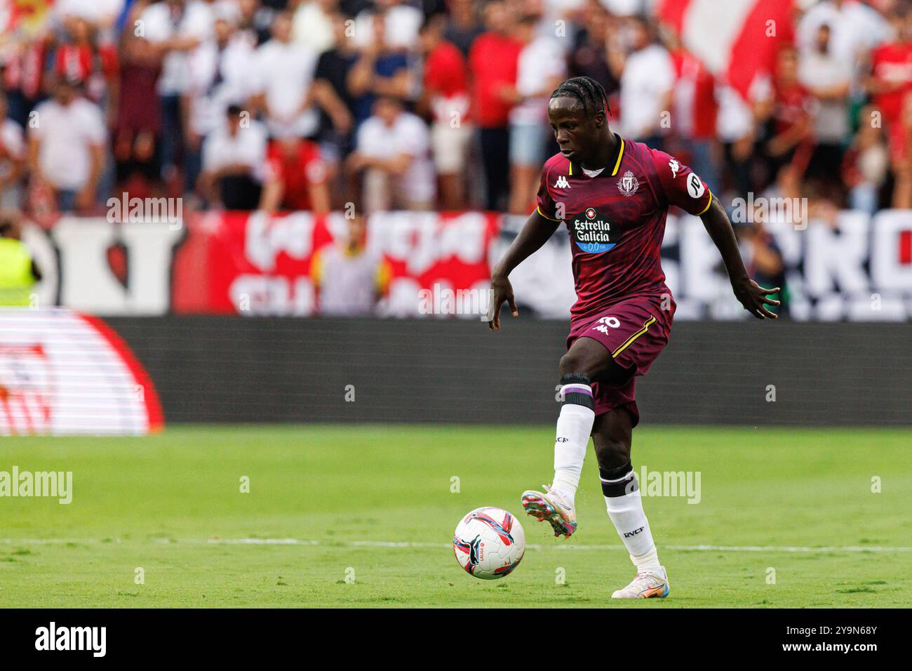 Siviglia, Spagna. 24 settembre 2024. Amath Ndiaye (Real Valladolid) visto in azione durante la partita SPORTIVA LaLiga EA tra squadre del Siviglia FC e del Real Valladolid all'Estadio Ramon Sanchez Pizjuan. Punteggio finale; Sevilla FC 2:1 Real Valladolid credito: SOPA Images Limited/Alamy Live News Foto Stock