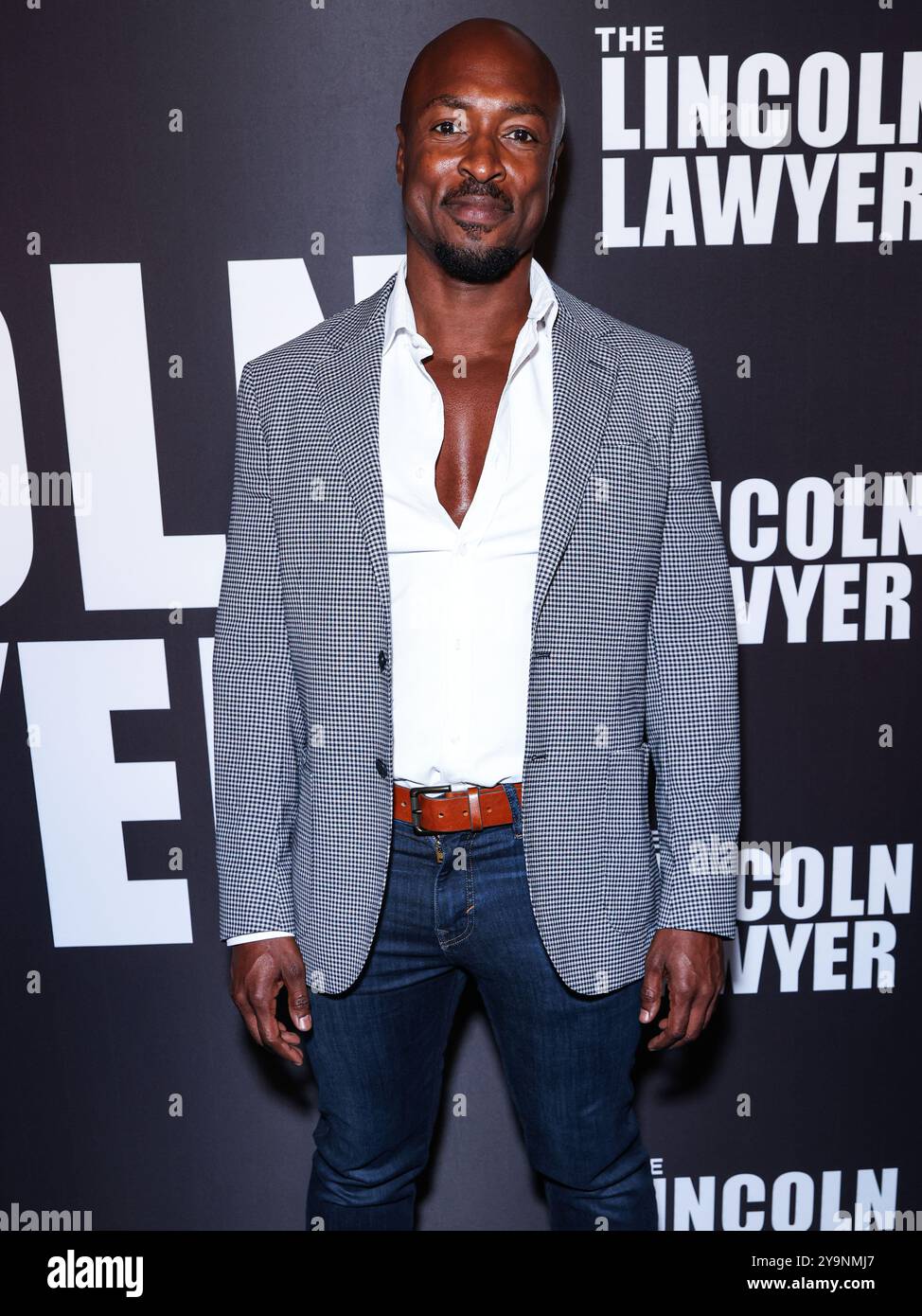 LOS ANGELES, CALIFORNIA, USA - 10 OTTOBRE: Wole Parks arriva alla celebrazione della terza stagione di Netflix "The Lincoln Lawyer" con un assaggio dell'iconica Street Foods di Los Angeles, tenutasi presso i Los Angeles Center Studios il 10 ottobre 2024 a Los Angeles, California, Stati Uniti. (Foto di Xavier Collin/Image Press Agency) Foto Stock