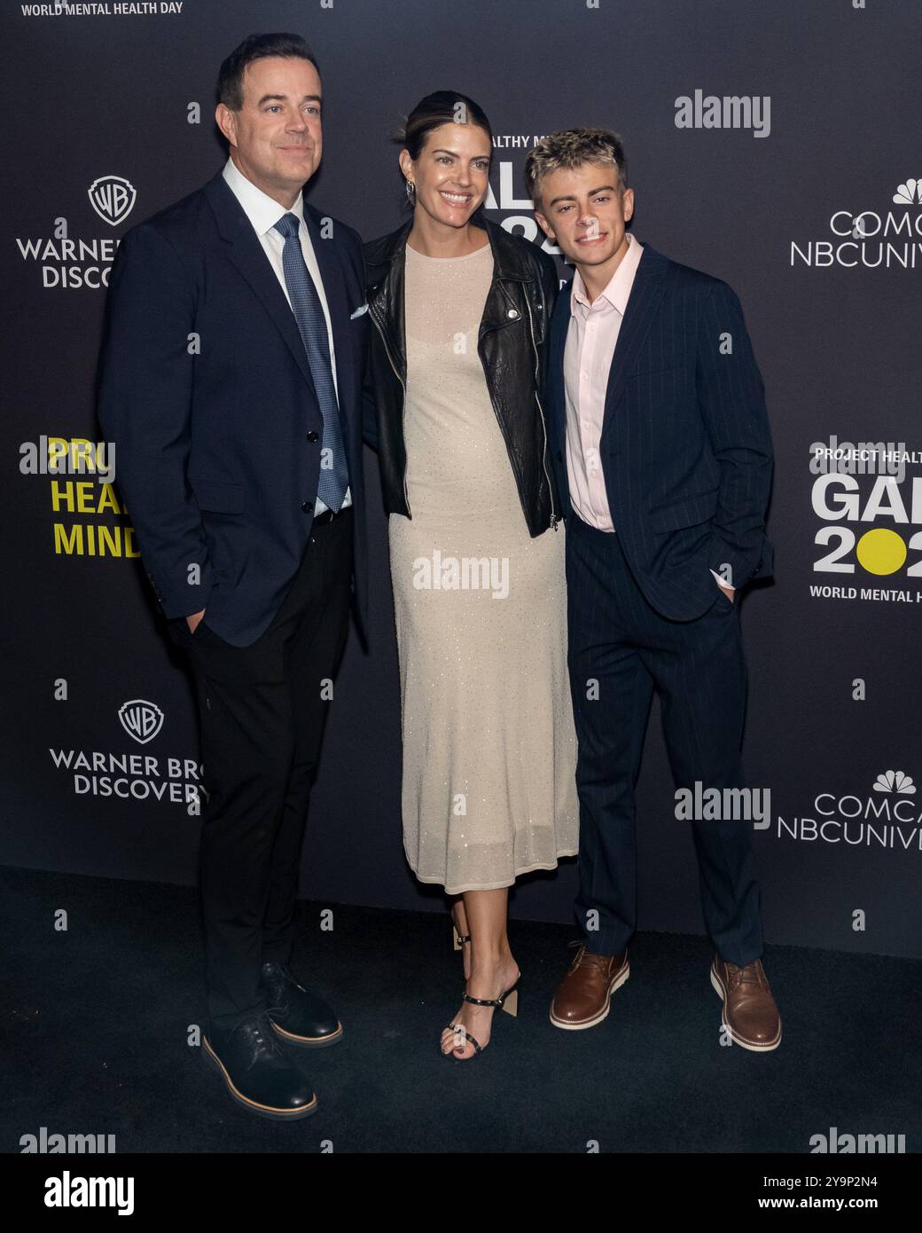 New York, Stati Uniti. 10 ottobre 2024. (L-R) Carson Daly, Siri Pinter e Jackson Daly arrivano sul tappeto rosso per il Gala della giornata mondiale della salute mentale del progetto Healthy Minds agli Spring Studios di New York, New York, il 10 ottobre 2024. Foto di Gabriele Holtermann credito: SIPA USA/Alamy Live News Foto Stock