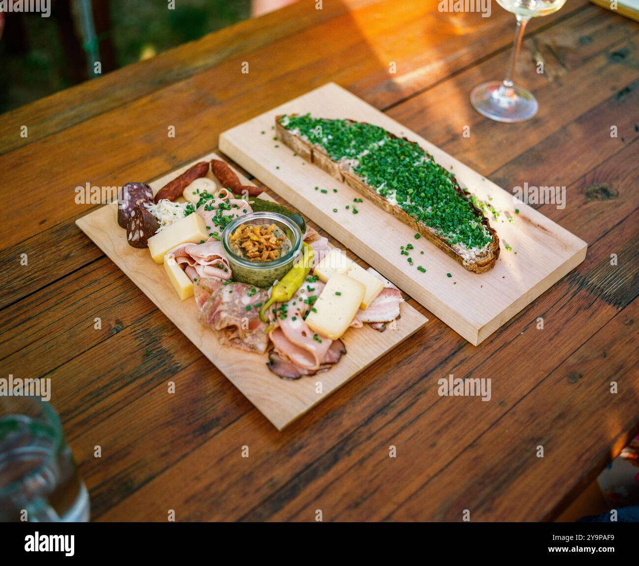 Hans & Fritz Buschenschank, azienda vinicola austriaca (HEURIGER) Krapfenwaldgasse, Vienna, Austria. Foto Stock