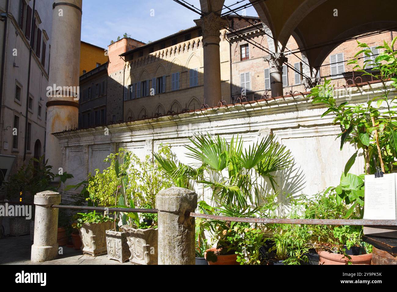 Siena, Italia. 15 settembre 2024. Edifici storici nel centro storico di Siena, in Toscana. Foto di alta qualità Foto Stock