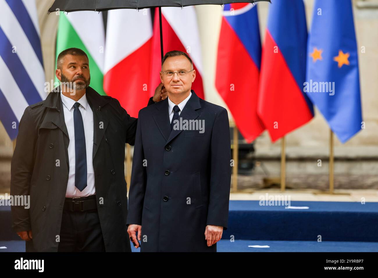 Cracovia, Polonia. 11 ottobre 2024. Andrzej Duda, presidente della Polonia, arriva per la vetta del gruppo Arraiolos in un cantiere del castello di Wawel nella città vecchia di Cracovia. Credito: SOPA Images Limited/Alamy Live News Foto Stock