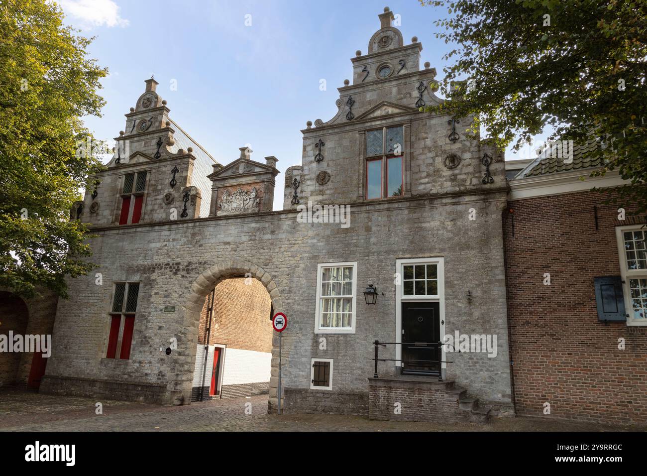 Porta della città la porta di Noordhaven, Noordhavenpoort; una delle tre porte rimanenti della città olandese di Zierikzee. Foto Stock