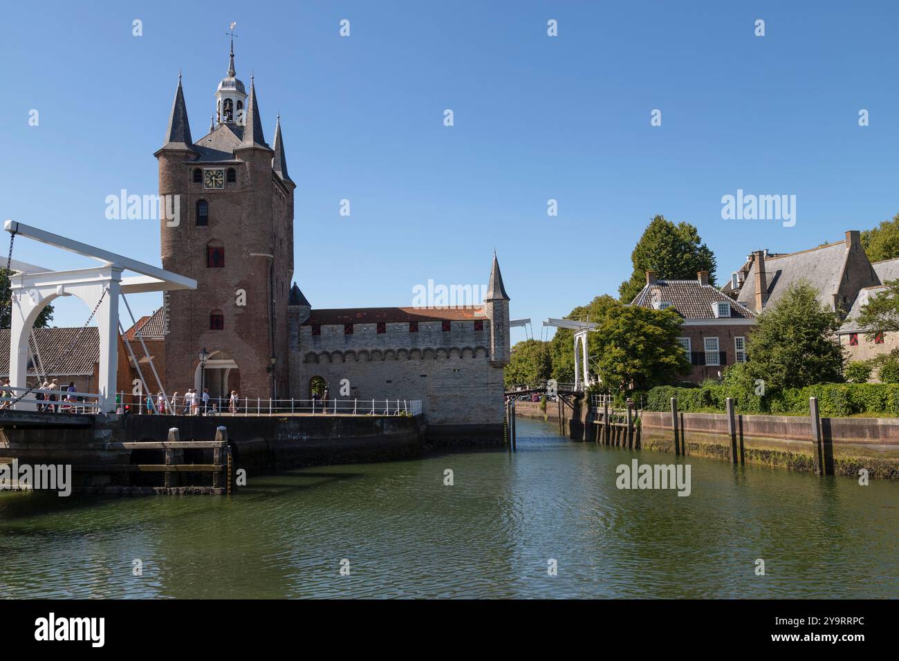 Porta della città del XV secolo - Zuidhavenpoort, nel centro storico di Zierikzee in Zelanda. Foto Stock