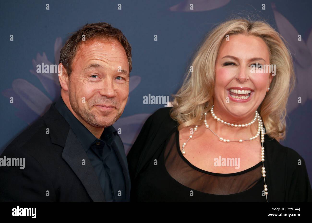 Stephen Graham e Hannah Walters partecipano alla "Blitz" World Premiere del 68° BFI London Film Festival alla Royal Festival Hall di Londra. Foto Stock