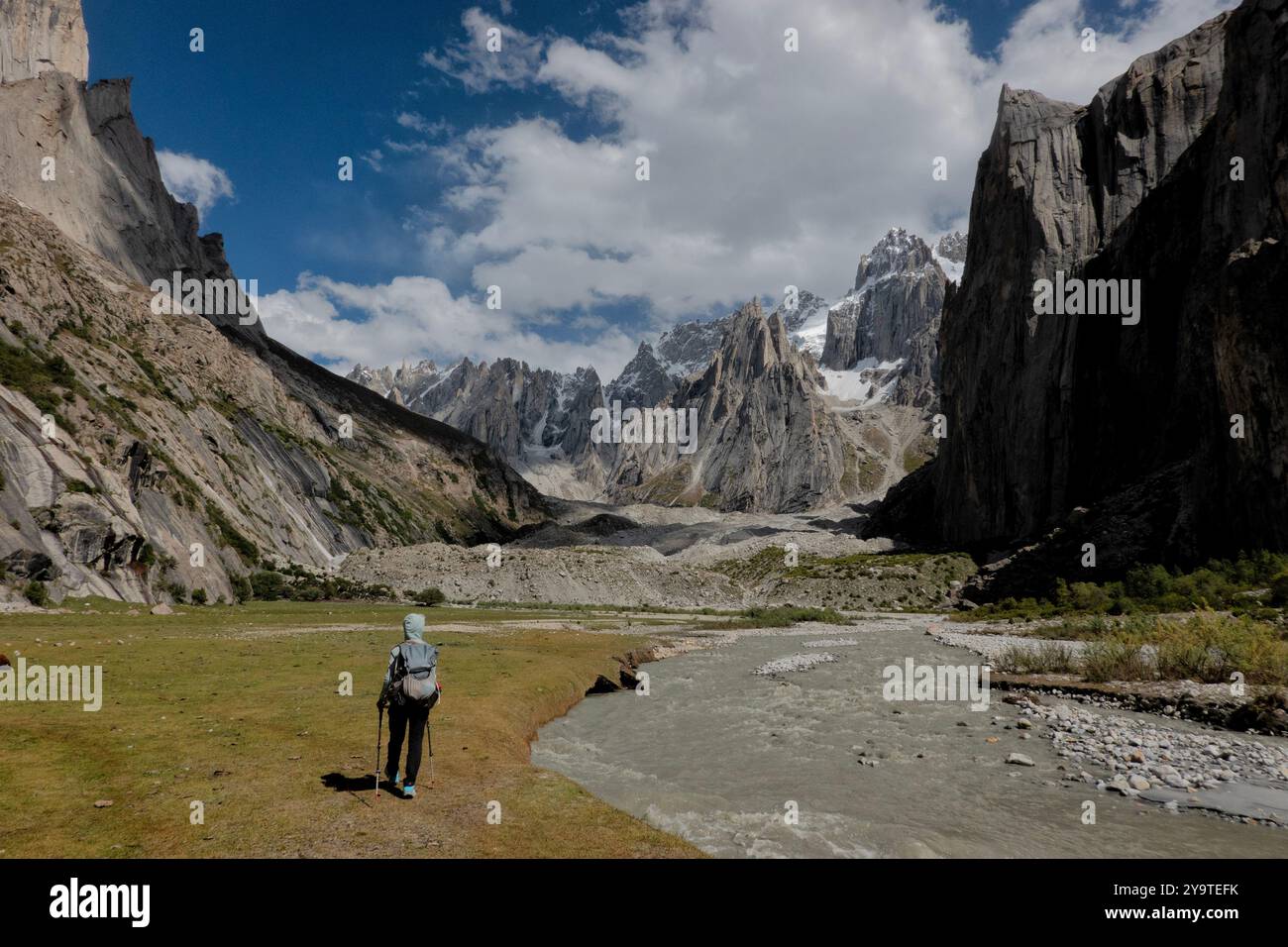 Trekking nella splendida valle di Nangma (Yosemite del Pakistan), Kanday, Baltistan, Pakistan Foto Stock