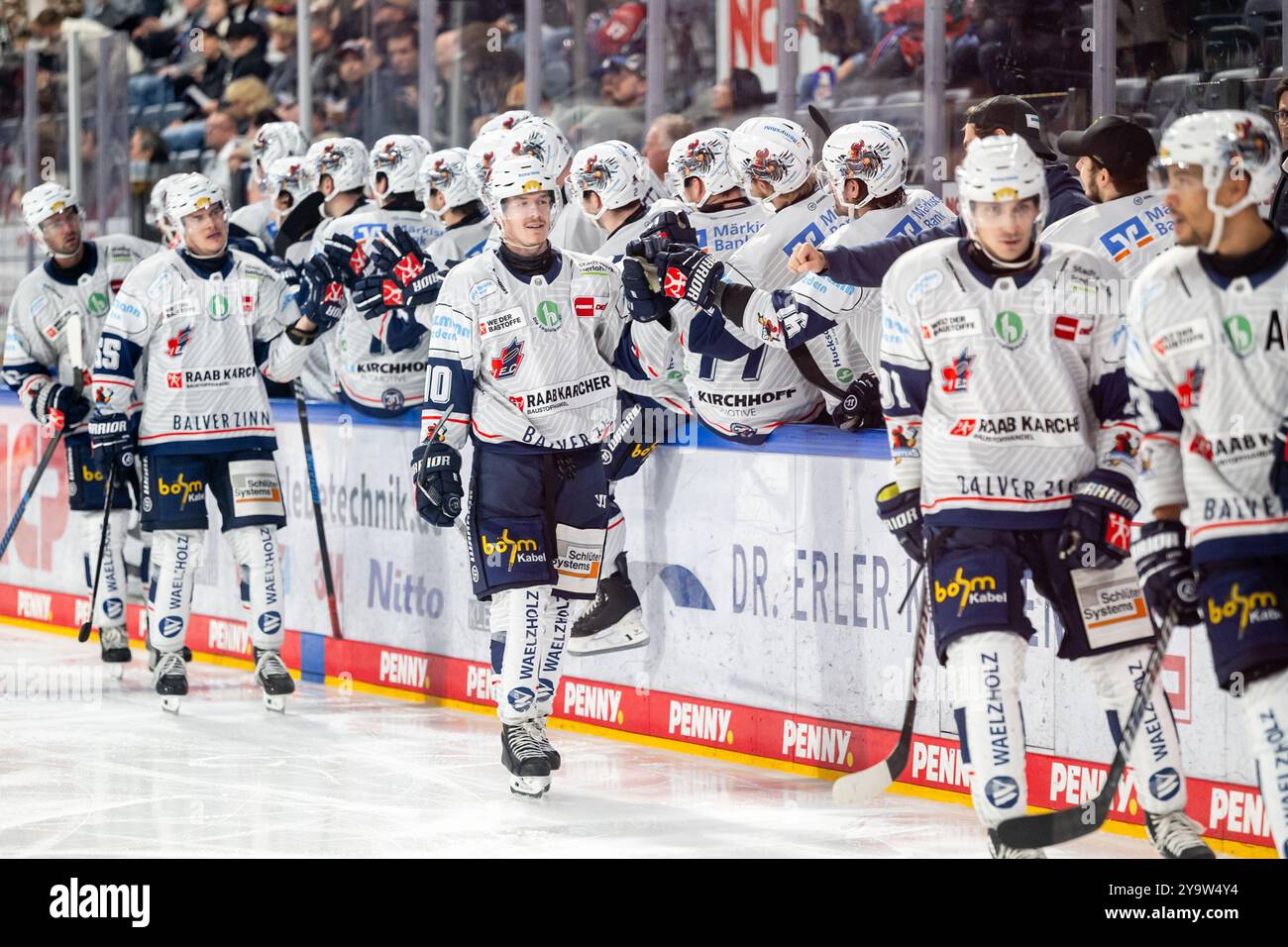 Torjubel Freude Iserlohn Roosters, Nuernberg Ice Tigers vs. Iserlohn Roosters, Eishockey, Penny DEL, 8. Spieltag, 10.10.2024, foto: Eibner-Pressefoto/Thomas Hahn Foto Stock