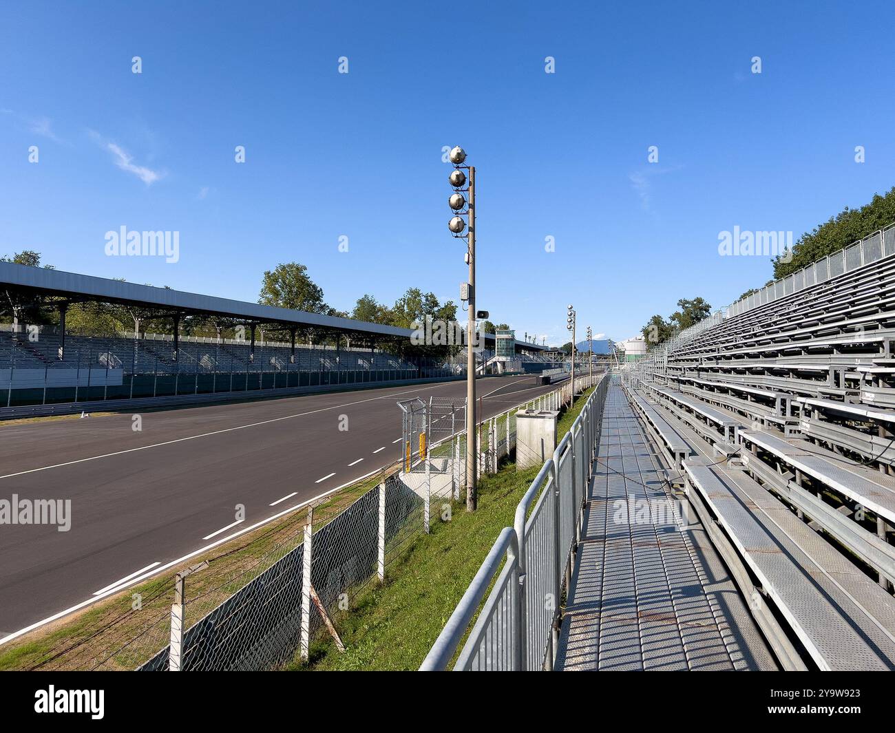 Monza, Italia - 10 settembre 2024: Pista e tribuna sul circuito di Monza Foto Stock