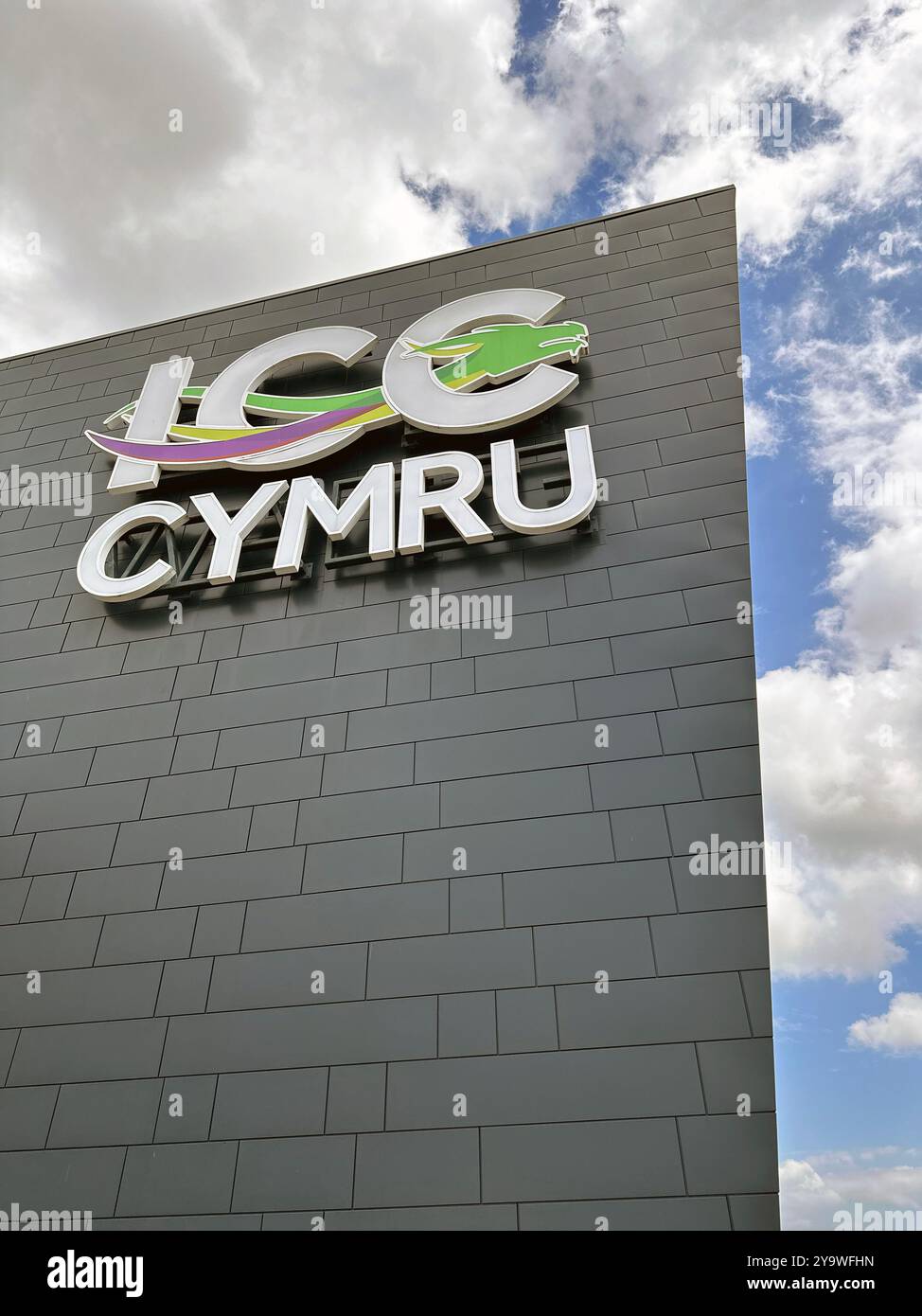 Newport, Galles, Regno Unito - 21 giugno 2024: Esterno dell'International Convention Centre presso il Celtic Manor Resort nel Galles meridionale - Immagine stock catturata con smartphone