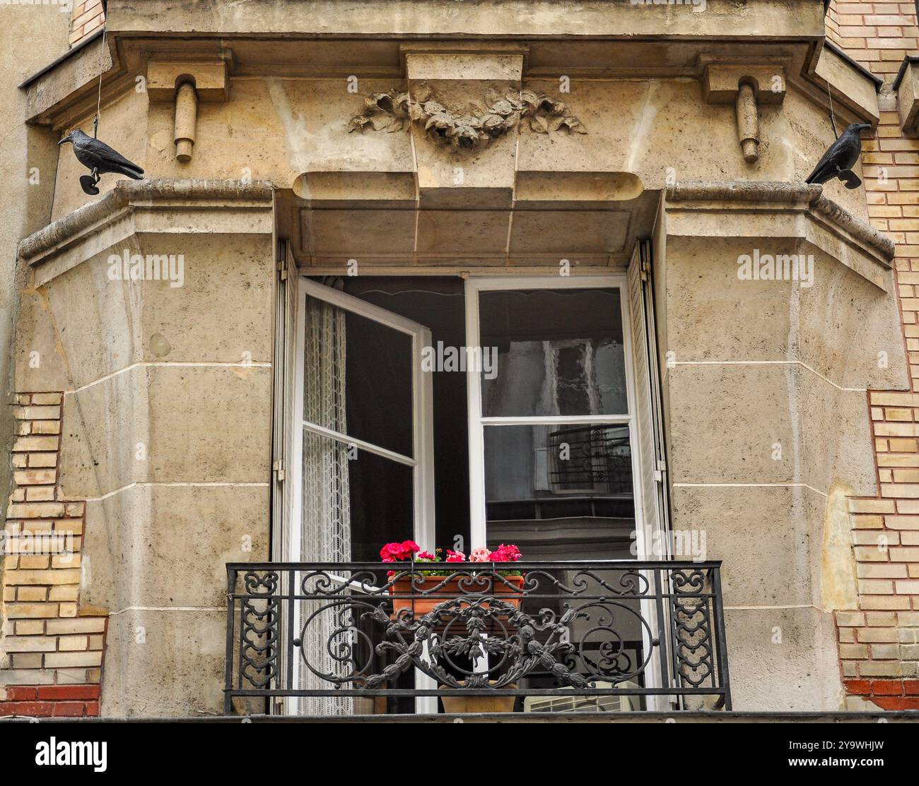 Prestige parigino: Il raffinato paesaggio urbano della città della luce Foto Stock