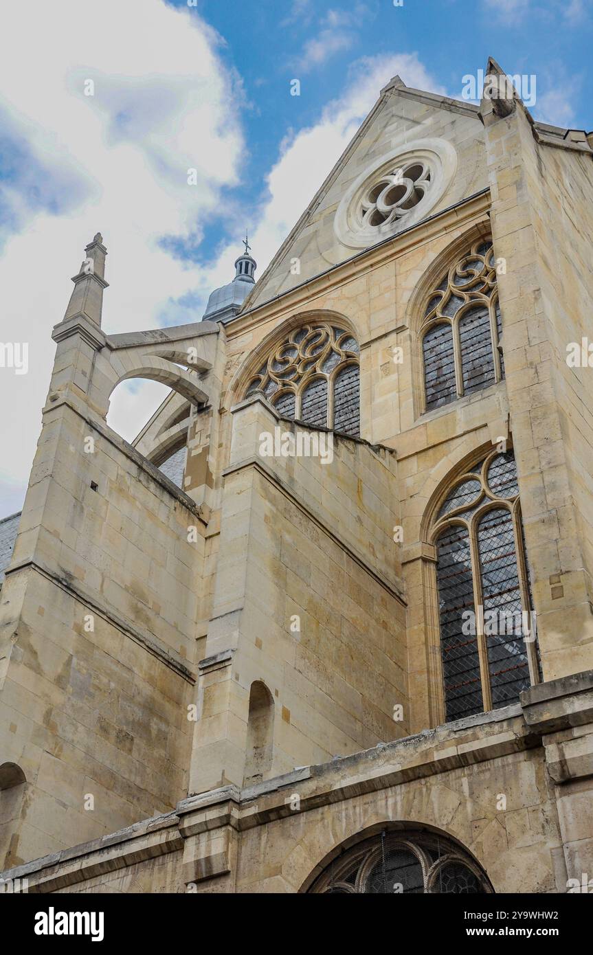 Flying Buttress, Saint-Étienne-du-Mont, una chiesa cattolica di Parigi, sulla Montagne Sainte-Geneviève, vicino al famoso monumento di Panthéon Foto Stock