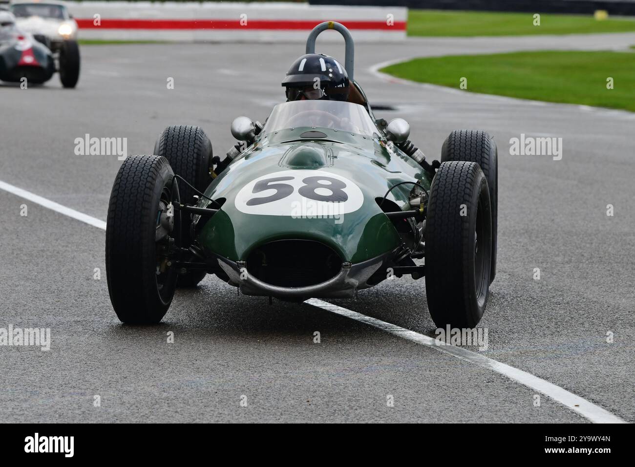 Ewen Sergison, Lotus-Climax 16, Richmond e Gordon Trophies, venticinque minuti di corse, in cattive condizioni di pioggia e docce, per 2500cc Grand Foto Stock