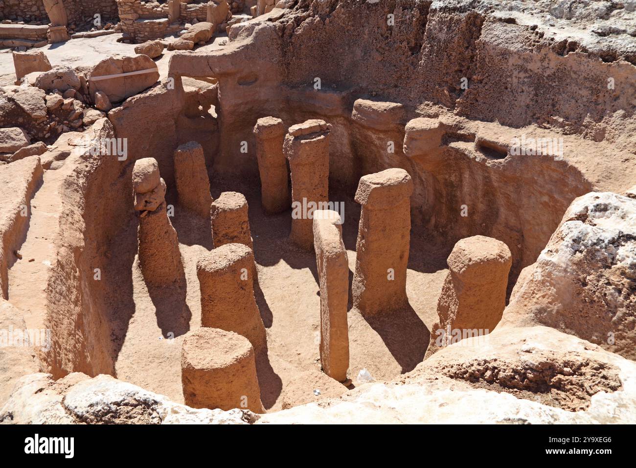 Sito neolitico pre-ceramiche di Karahan Tepe risalente al XII millennio in fase di scavo, montagne TekTek, provincia di Sanliurfa, Turchia sud-orientale Foto Stock