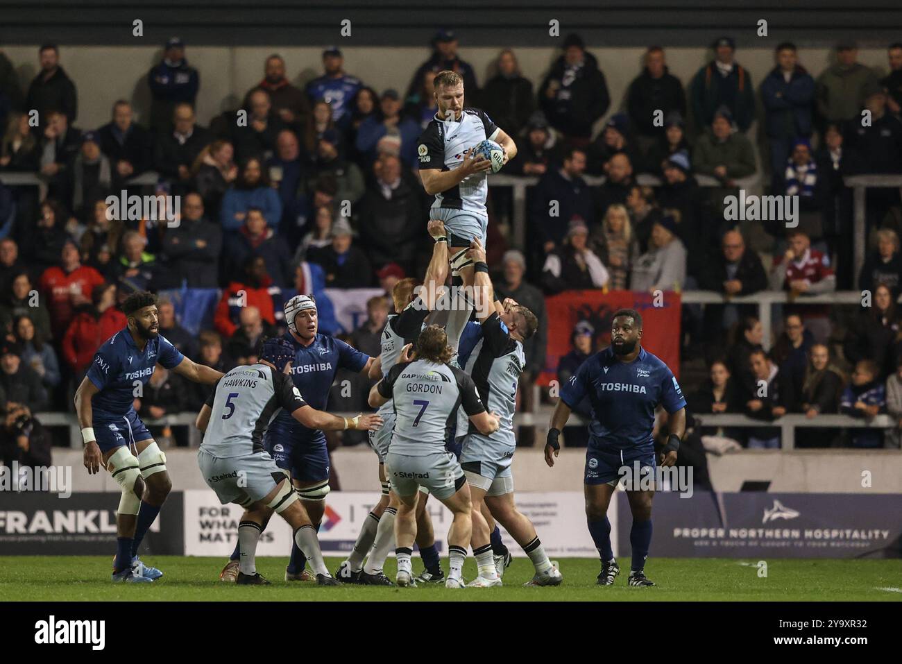 Eccles, Regno Unito. 11 ottobre 2024. Callum Chick dei Newcastle Falcons salta per la palla durante la partita della Gallagher Premiership sale Sharks vs Newcastle Falcons al Salford Community Stadium, Eccles, Regno Unito, 11 ottobre 2024 (foto di Alfie Cosgrove/News Images) a Eccles, Regno Unito, il 10/11/2024. (Foto di Alfie Cosgrove/News Images/Sipa USA) credito: SIPA USA/Alamy Live News Foto Stock