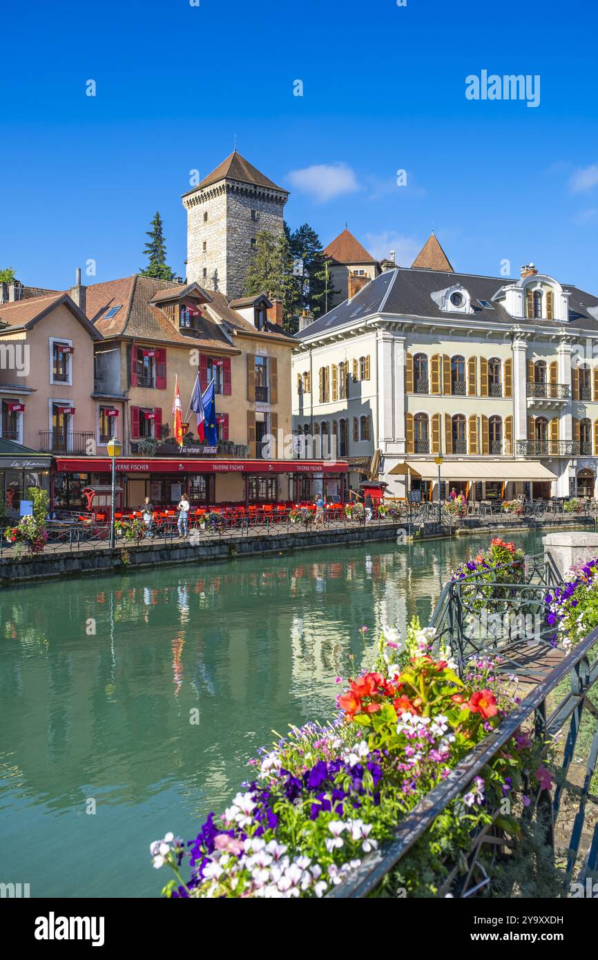 Francia, alta Savoia, Annecy, le rive del fiume Thiou nella città vecchia Foto Stock