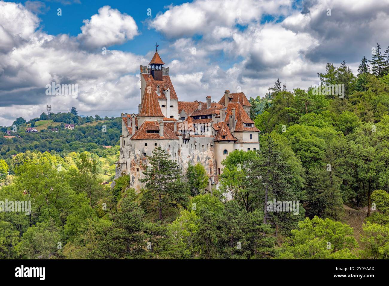 La Romania, Transilvania, Brasov regione, Castello di Bran del XIII secolo associato nella memoria collettiva a Vlad III l'Impalatore e il carattere di Dracula che ha ispirato Foto Stock