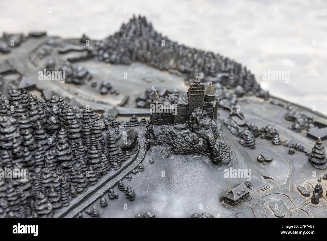 La Romania, Transilvania, Brasov regione, Castello di Bran del XIII secolo associato nella memoria collettiva a Vlad III l'Impalatore e il carattere di Dracula che ha ispirato Foto Stock