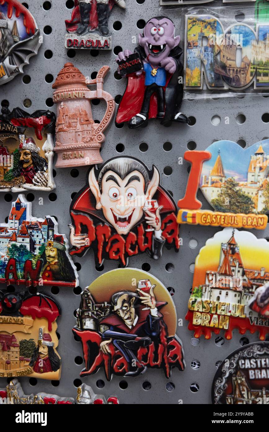 La Romania, Transilvania, Brasov regione, Castello di Bran del XIII secolo associato nella memoria collettiva a Vlad III l'Impalatore e il carattere di Dracula che ha ispirato Foto Stock