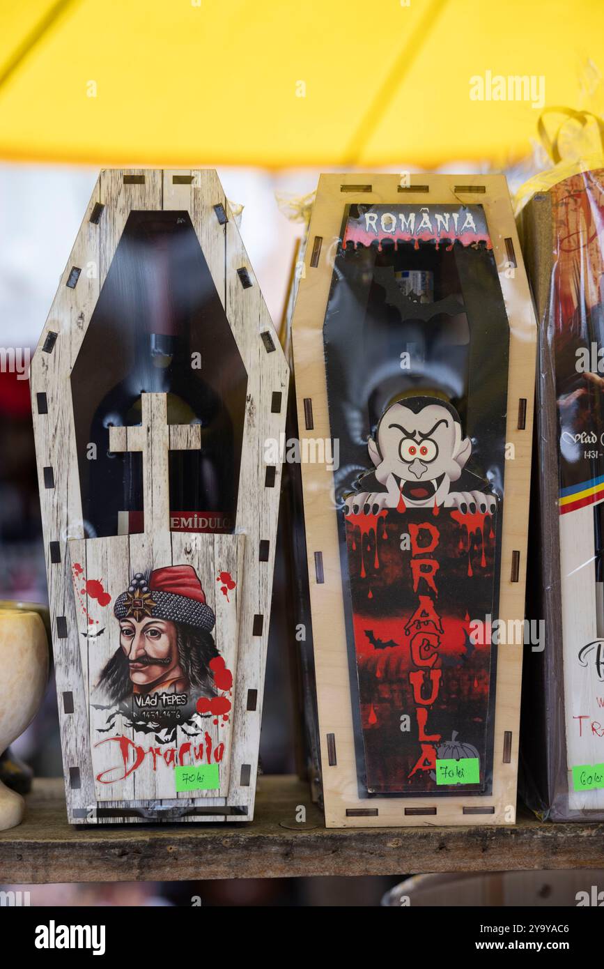 La Romania, Transilvania, Brasov regione, Castello di Bran del XIII secolo associato nella memoria collettiva a Vlad III l'Impalatore e il carattere di Dracula che ha ispirato Foto Stock