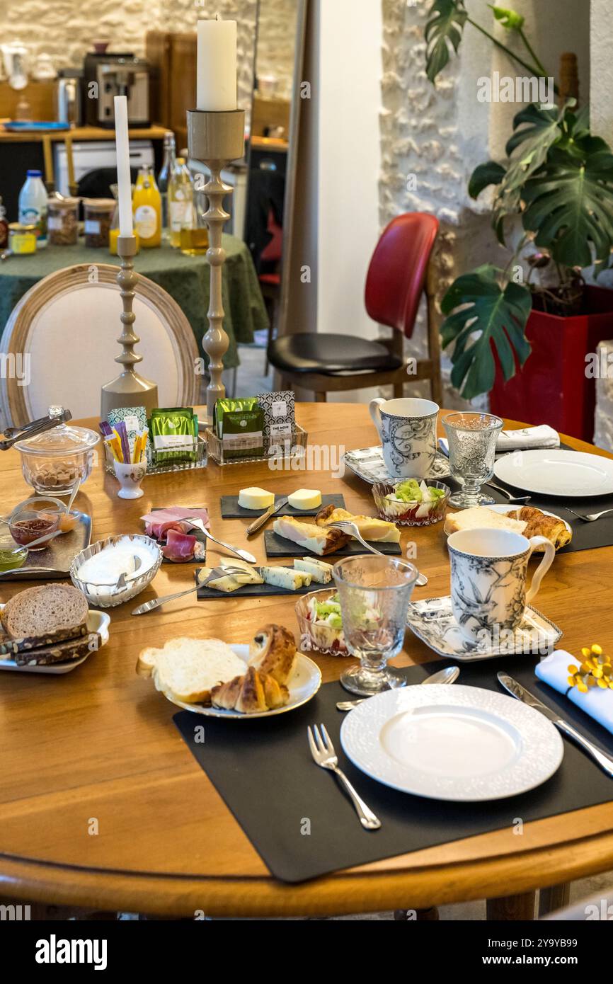 Francia, Vendee, Maillezais, la Parenthese guest House, colazione Foto Stock