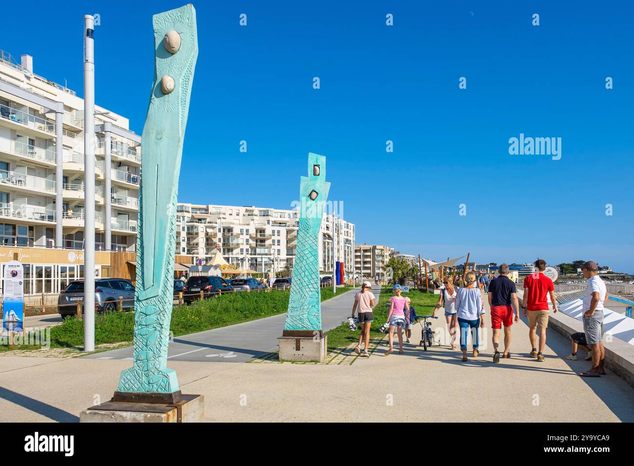 Francia, Loira Atlantica, Pornichet, searesort del Côte d'Amour, sculture di Totem marini di Serge Boué Kovacs lungo Boulevard des Oceanides Foto Stock