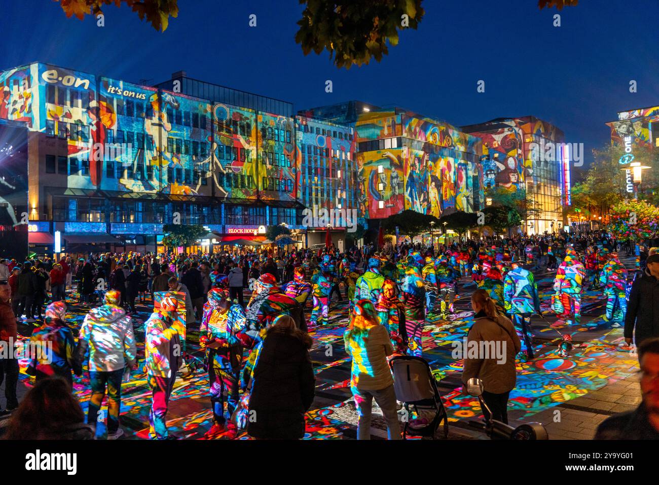 Essen Light Festival, nel centro della città, l'artista berlinese Daniel Margraf illumina la grande piazza del centro Foto Stock