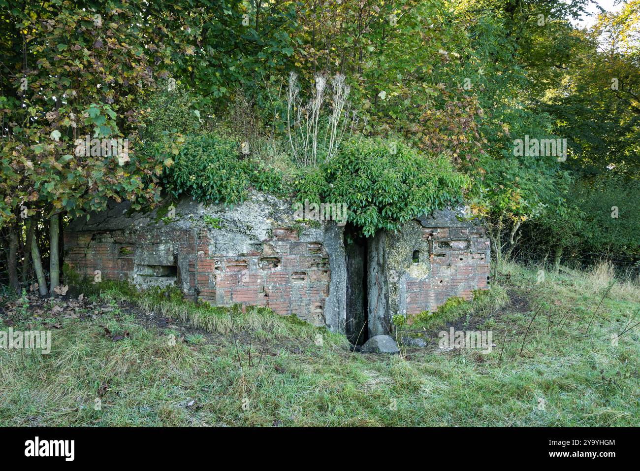 Pillbox della seconda guerra mondiale su Avon e Kennet Canal Foto Stock