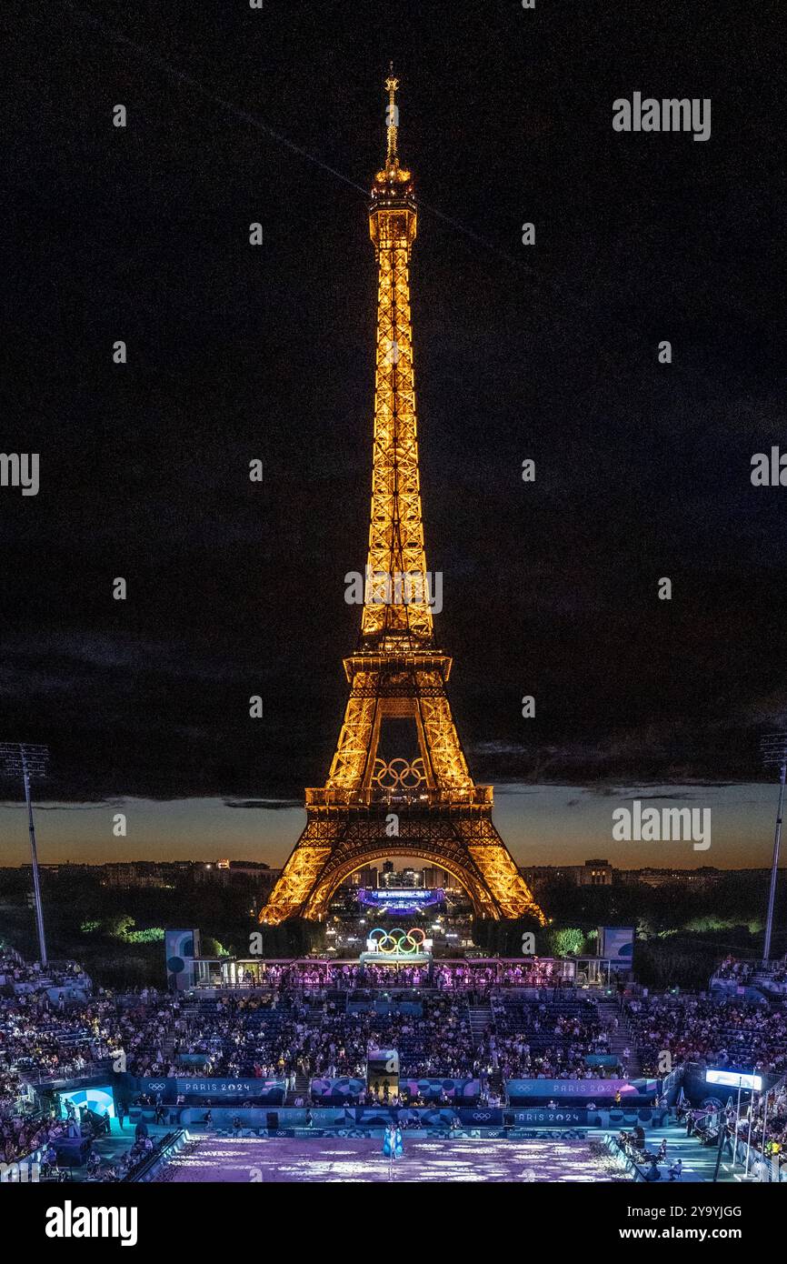 Beach Volley alla Torre Eiffel per i Giochi Olimpici estivi 29024, Parigi, Francia Foto Stock