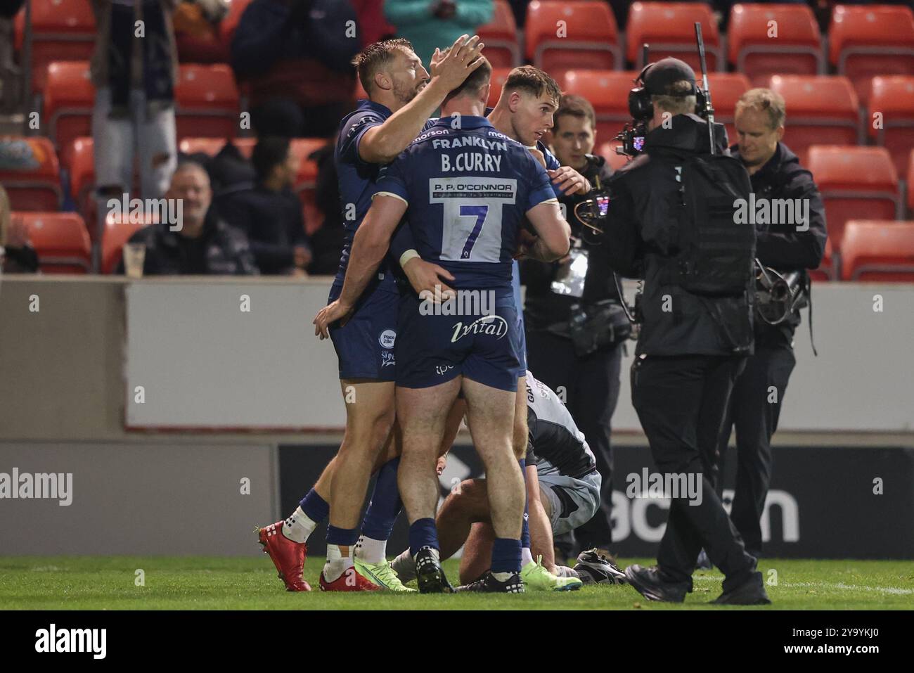 Eccles, Regno Unito. 11 ottobre 2024. Tom Roebuck di sale Sharks celebra la sua prova durante la partita della Gallagher Premiership sale Sharks vs Newcastle Falcons al Salford Community Stadium, Eccles, Regno Unito, 11 ottobre 2024 (foto di Alfie Cosgrove/News Images) a Eccles, Regno Unito, il 10/11/2024. (Foto di Alfie Cosgrove/News Images/Sipa USA) credito: SIPA USA/Alamy Live News Foto Stock