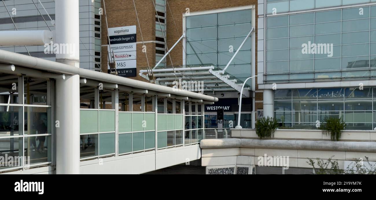 Southampton, Hampshire, Regno Unito, 01 settembre 2024 negozi e negozi outlet al Westquay Shopping Centre Foto Stock