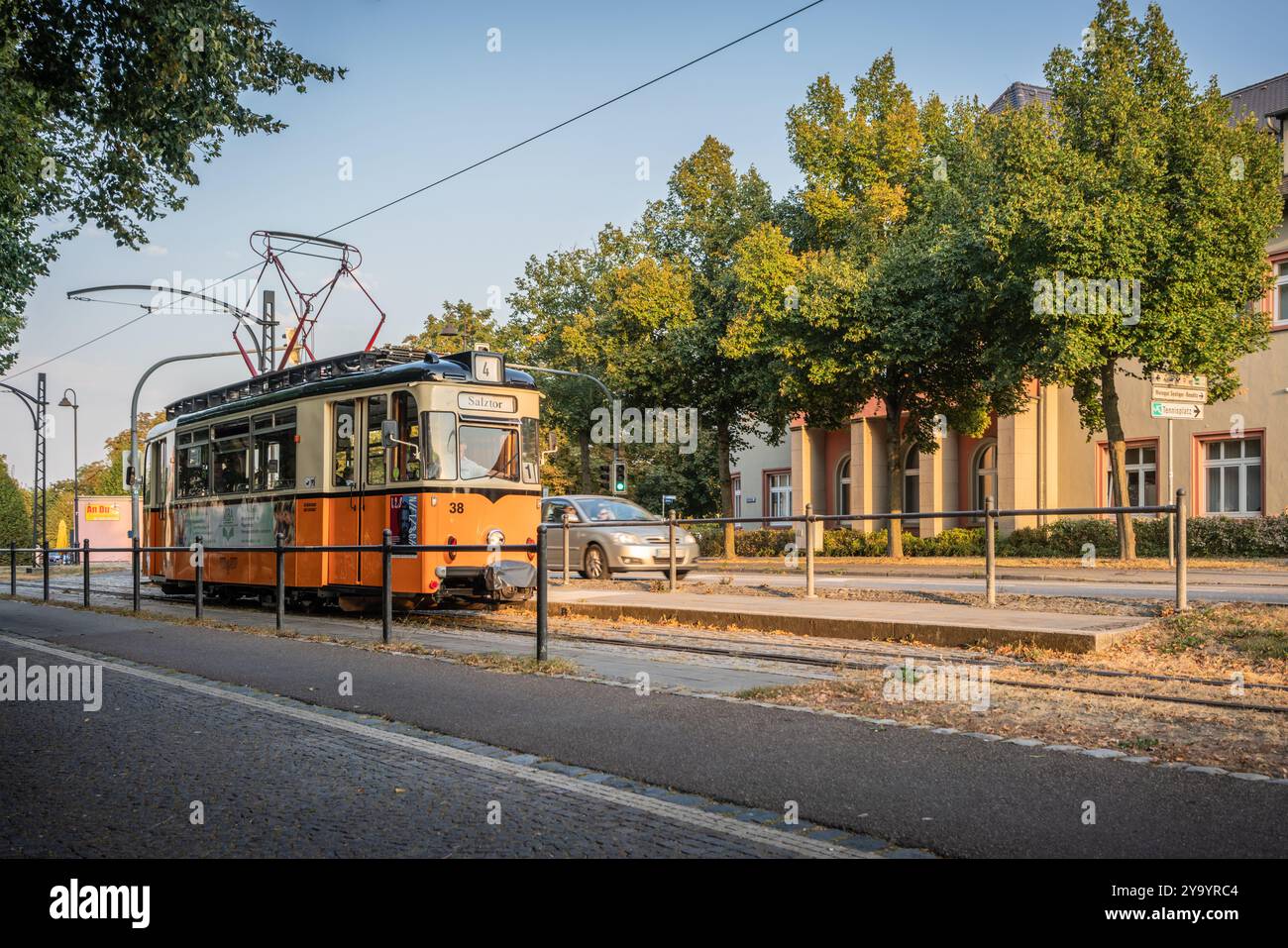 Tram d'epoca - il tram di Naumburg (Saale) (Straßenbahn Naumburg) fa parte del sistema di trasporto pubblico urbano, Sassonia-Anhalt, Germania Foto Stock