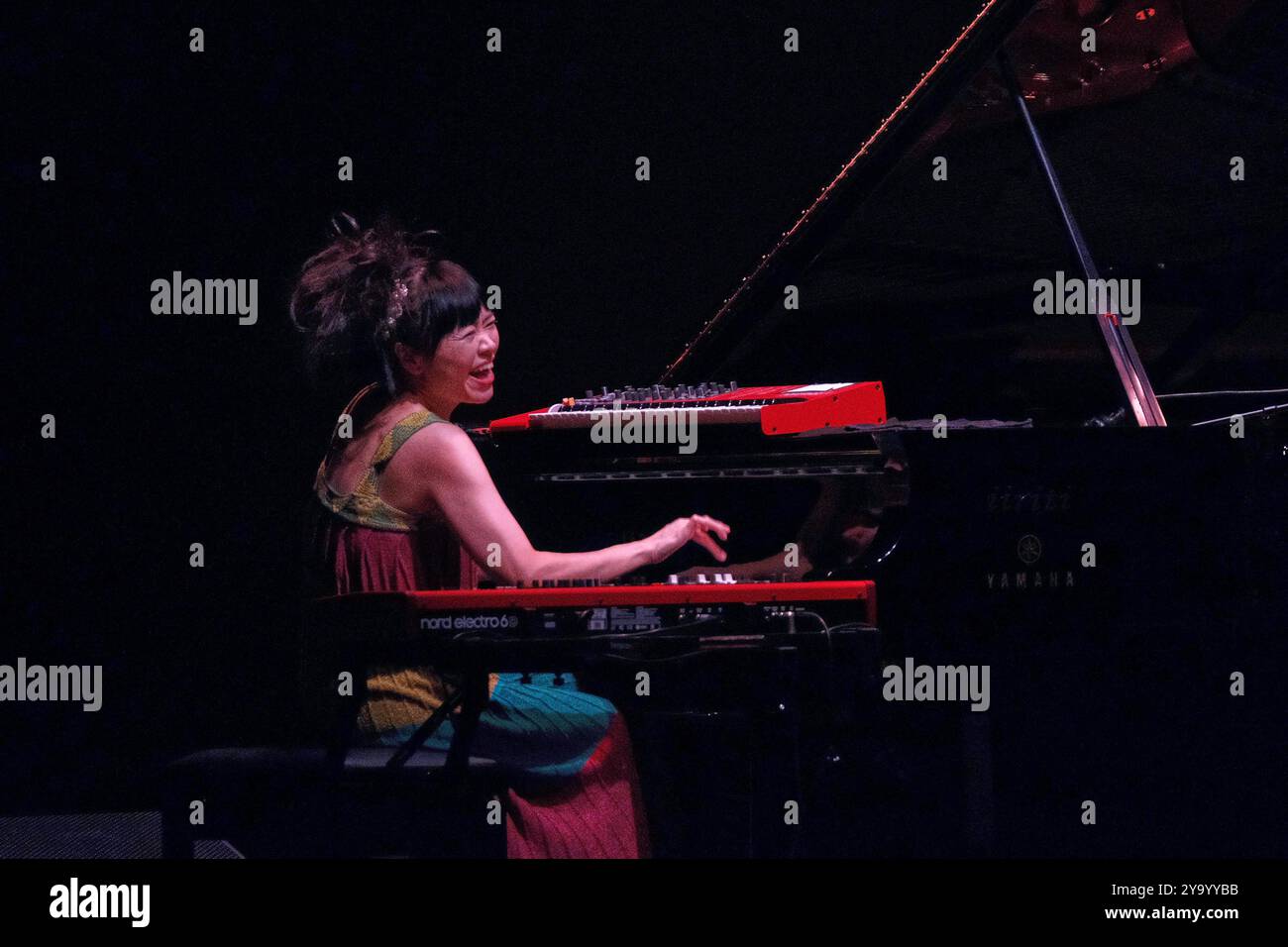 Concerto di musica - HIROMI - HIROMI S SONICWONDER Hiromi, Hiromi Uehara durante HIROMI - HIROMI S SONICWONDER , Concerto di musica a Verona, Italia, 10 ottobre 2024 Verona Teatro ristoranti Italia Copyright: XMariaxCristinaxNapolitanox/xLiveMediax LPM 1553864 Foto Stock