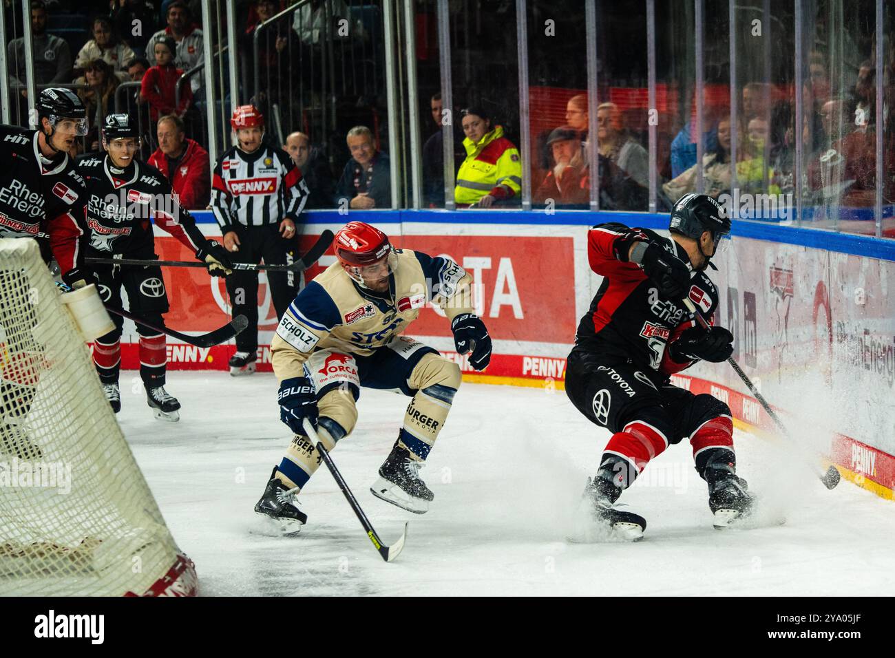 11.10.2024, DEL, German Ice Hockey League stagione 2024/25, 8. Giorno della partita: Kölner Haie contro Schwenninger Wild Wings Foto Stock